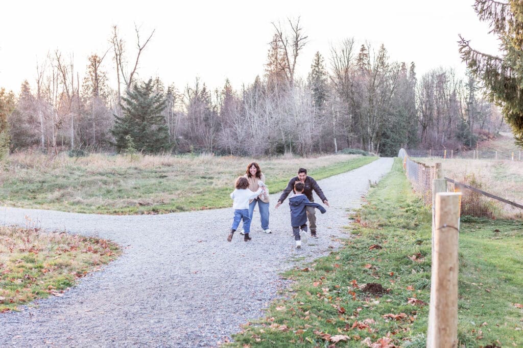Douglas Taylor park family photos in abbotsford with a family of four