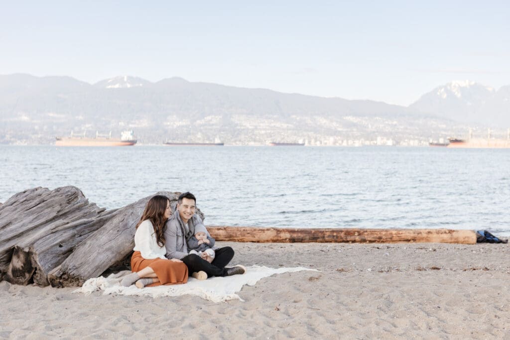 Vancouver Beach family photos Meliza Orellana Photography