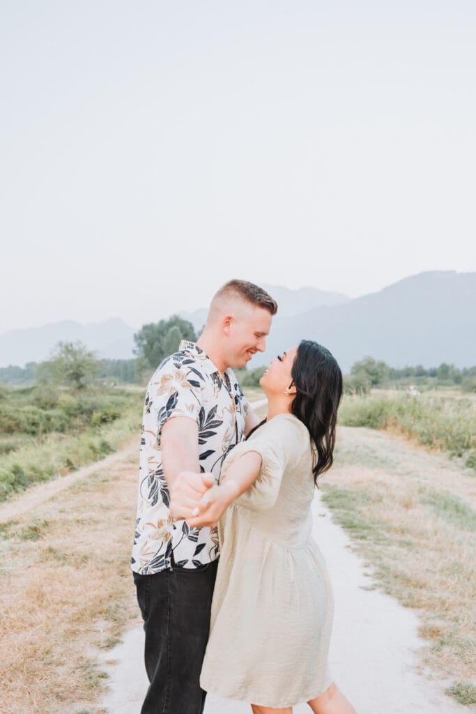 Family photos with mountains in Pitt Meadows