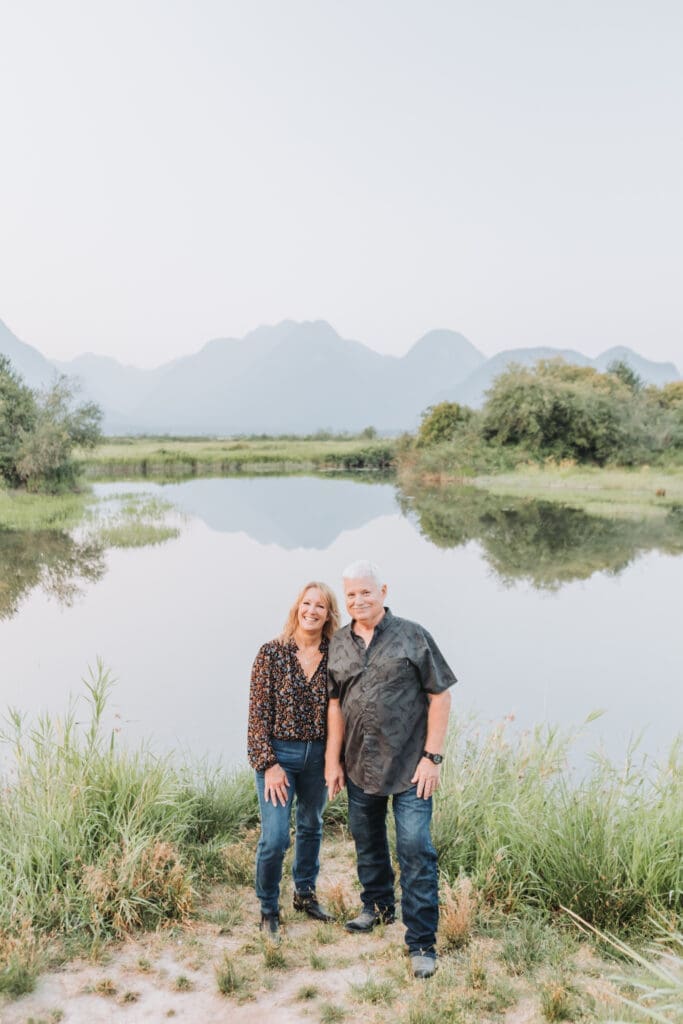 Family photos with mountains in Pitt Meadows